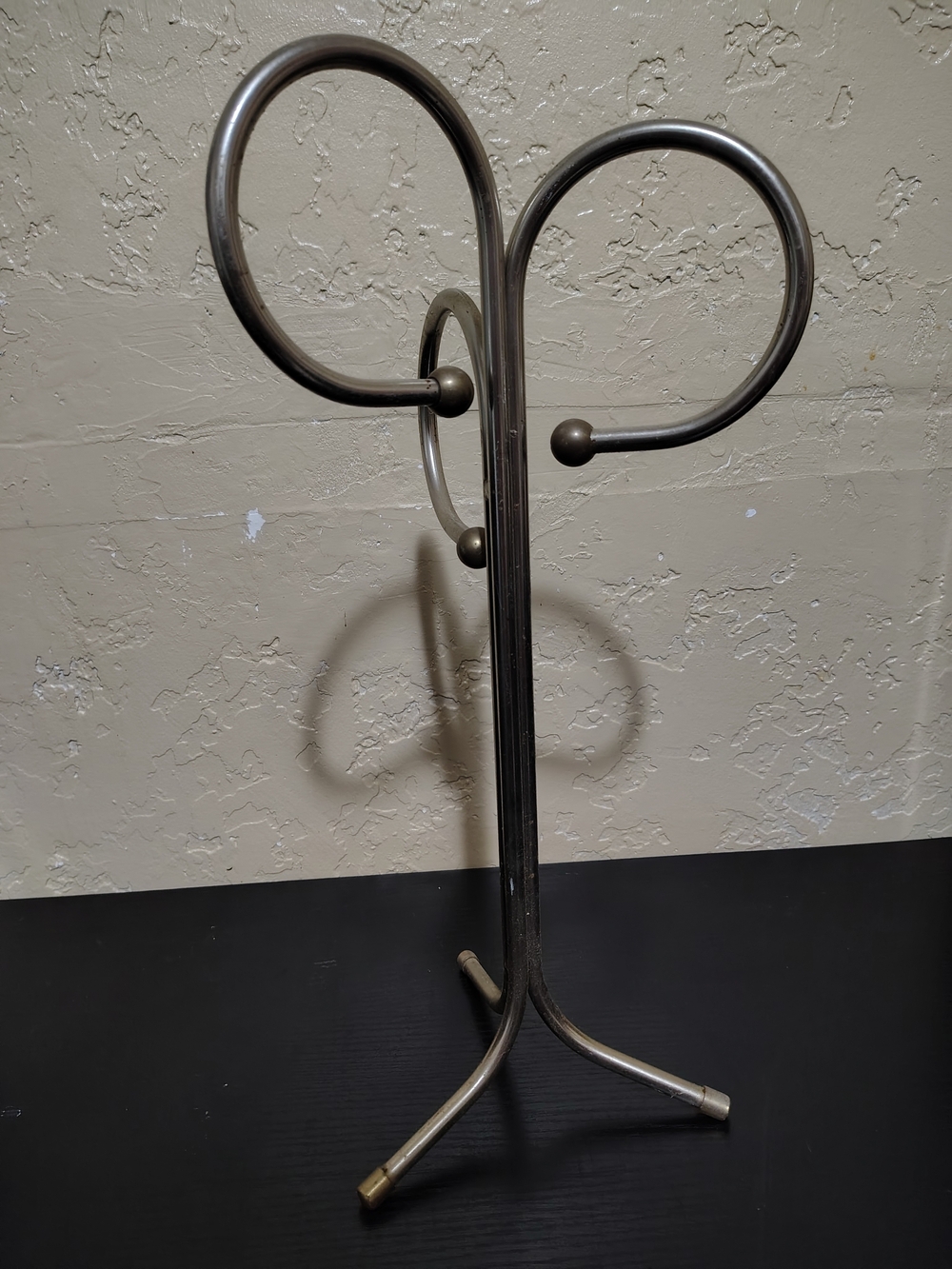Metal Loop Jewelry Stand - Bronze Finish